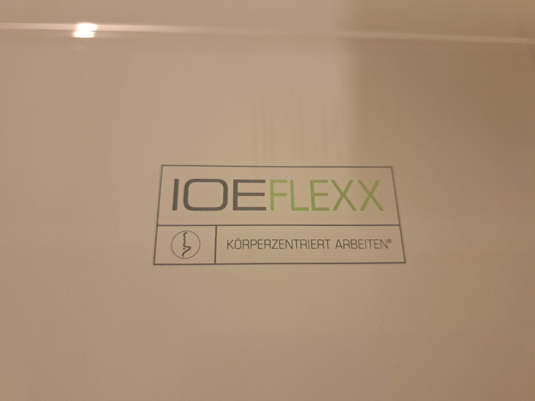 Autres décorations & accessoires: IOEFLEXX Laptopsständer transparent Dokumentenständer – D'occasion à Belp par deal-now