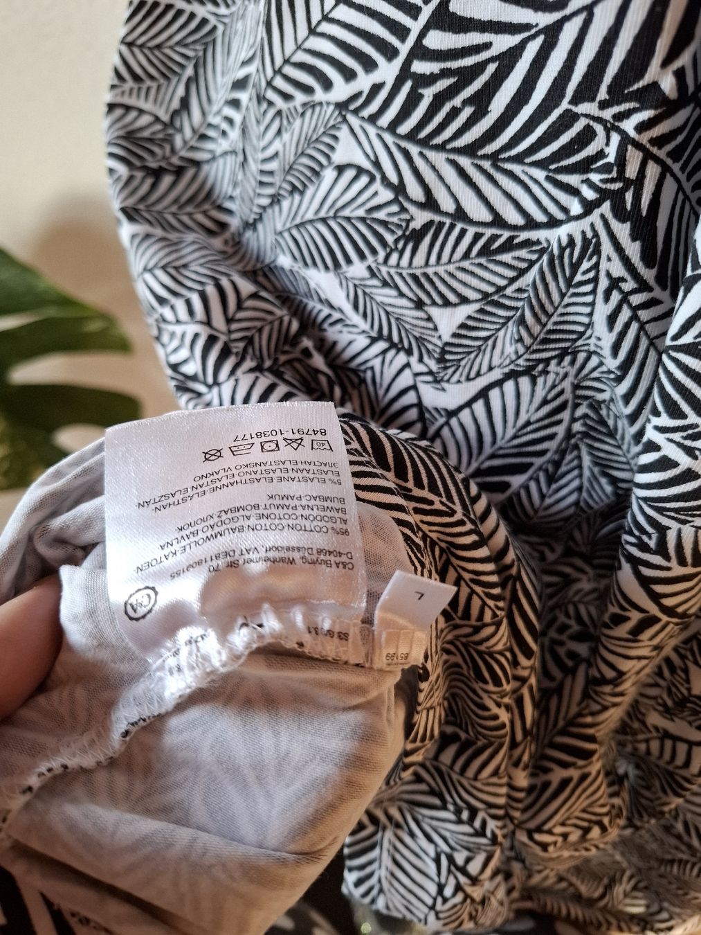 Vestiti: Sommerkleid Gr. L schwarz weiß Blattmuster elastisch luftig – Usato da Vinelz venduto da sonnenmond77 7