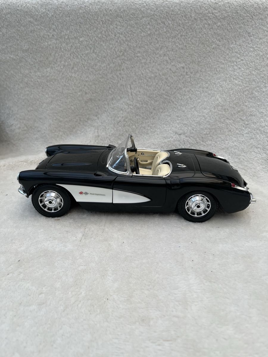 Chevrolet Modellini d'auto: Chevrolet Corvette – Nuovo e nell'imballaggio originale da Oberweningen venduto da mer_2yn9 4