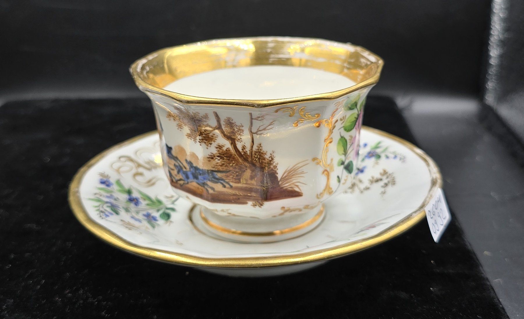 Tasses: 1 Prunktasse mit Gold bemalt – D'occasion à Rorschacherberg par snOOpydOg11 1