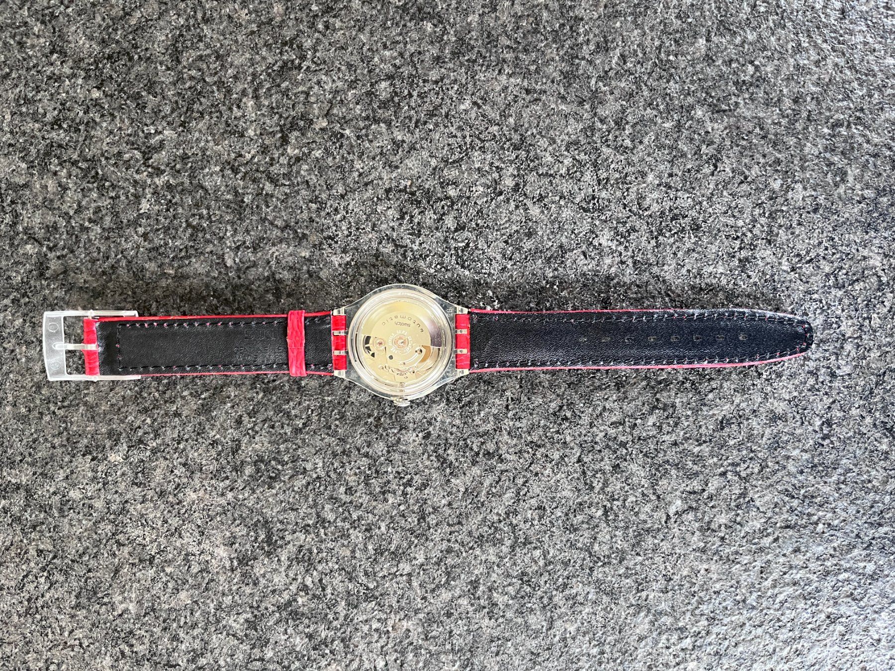 Swatch Uhren: Swatch Automatic (SAK101) red – Gebraucht aus Allschwil von Zermatt 3