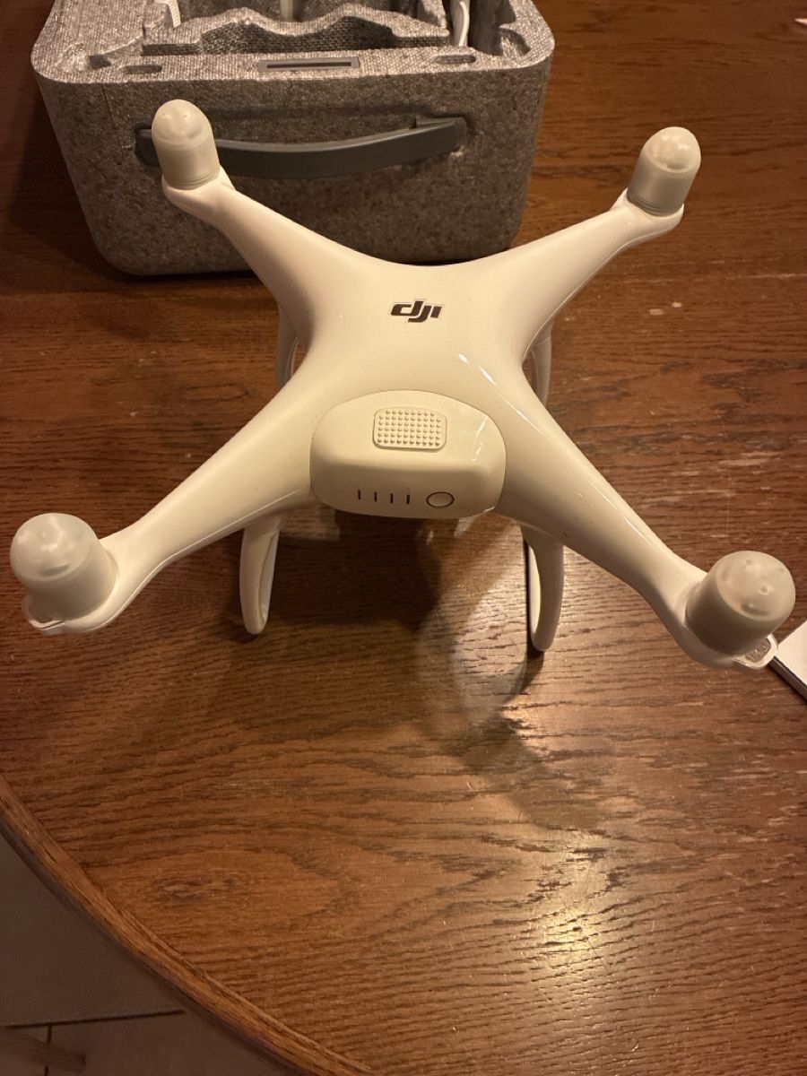 DJI RC Kits de montage: Drone DJI Phantom 4 avec mallette et télécommande – D'occasion à Tramelan par jes_5l6z 1