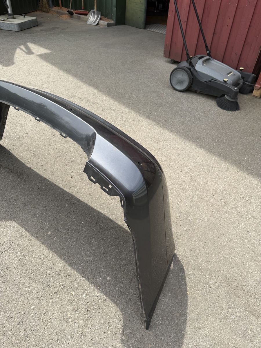 BMW Toutes les pièces auto: BMW E90 Stossstange original grau metallic – D'occasion à Buochs par mikhh33 3
