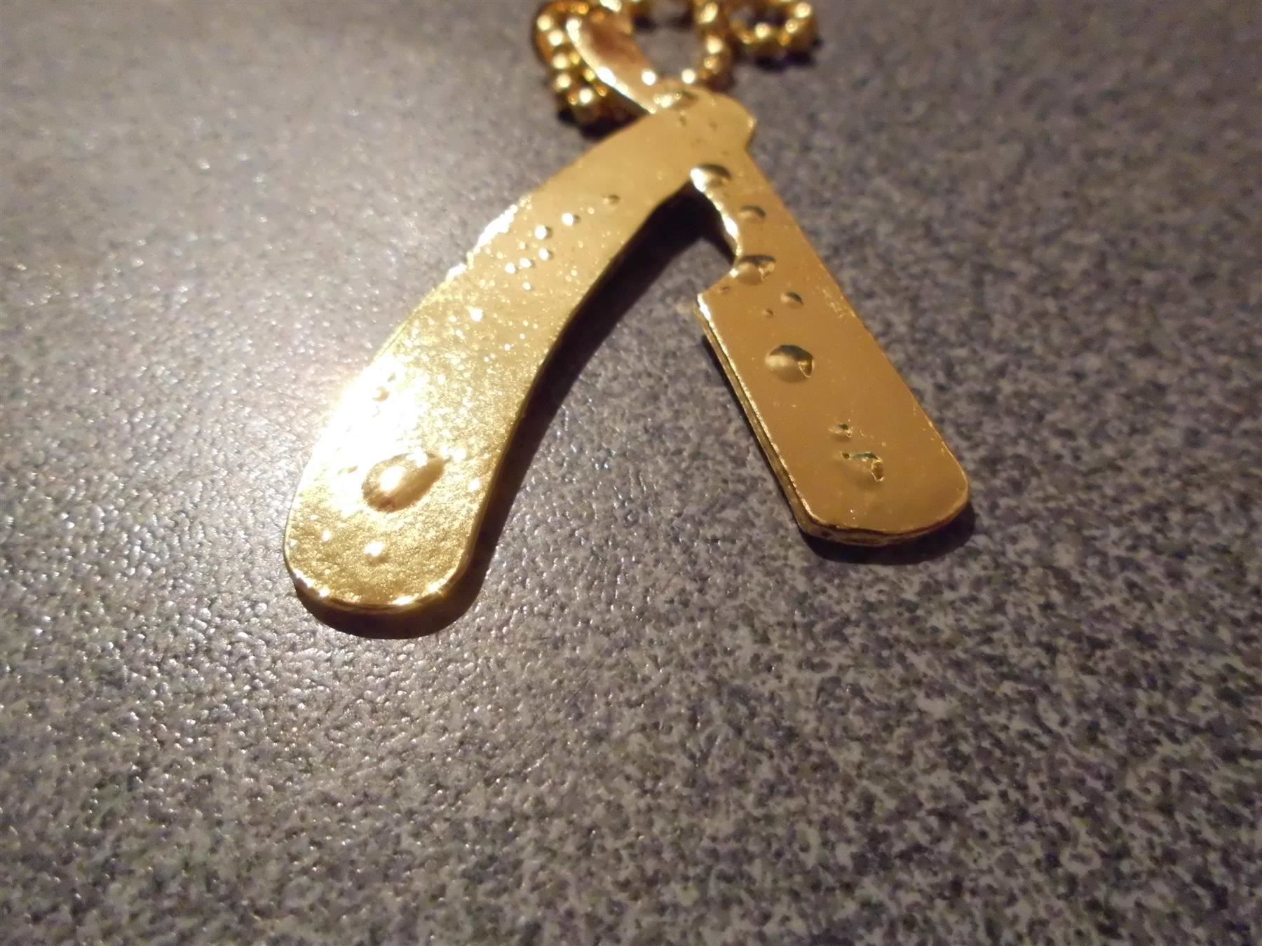 Ketten: Kette goldfarbig, Anhänger Rasiermesser – Gebraucht aus Zürich von abraxas1291 1