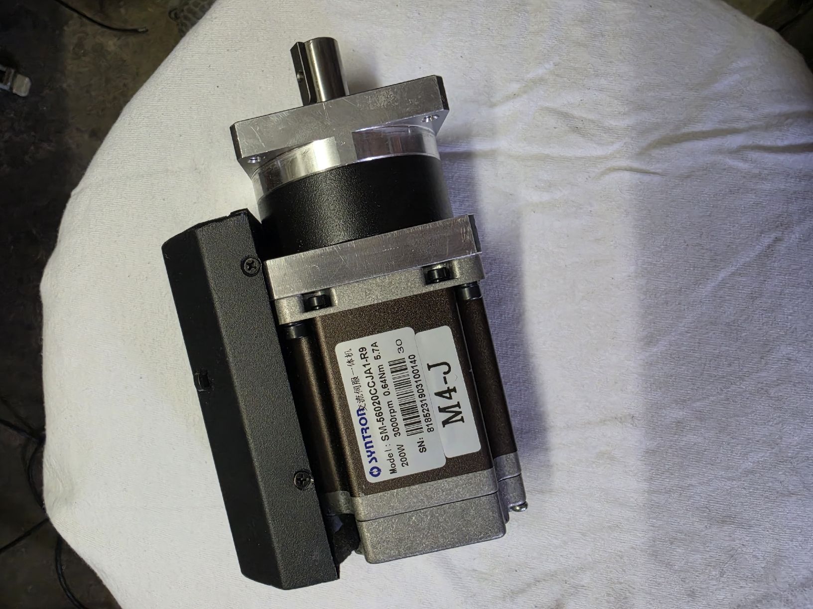 Moteurs: SYNTRON Servomotor 200W mit Getriebe – D'occasion à Nussbaumen AG par Martinfal 1