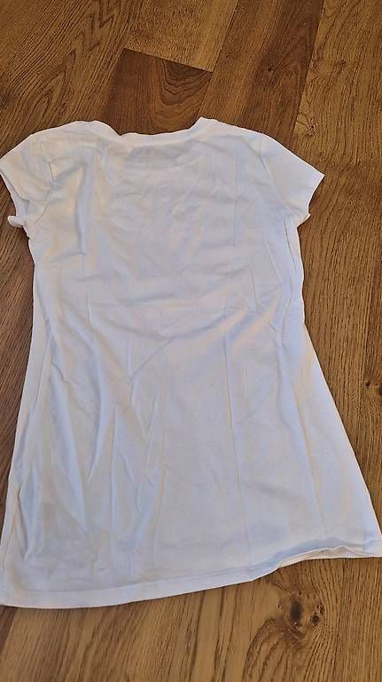 Guess T-shirt: Guess T-Shirt – Usato da Feusisberg venduto da cts_55rn 3