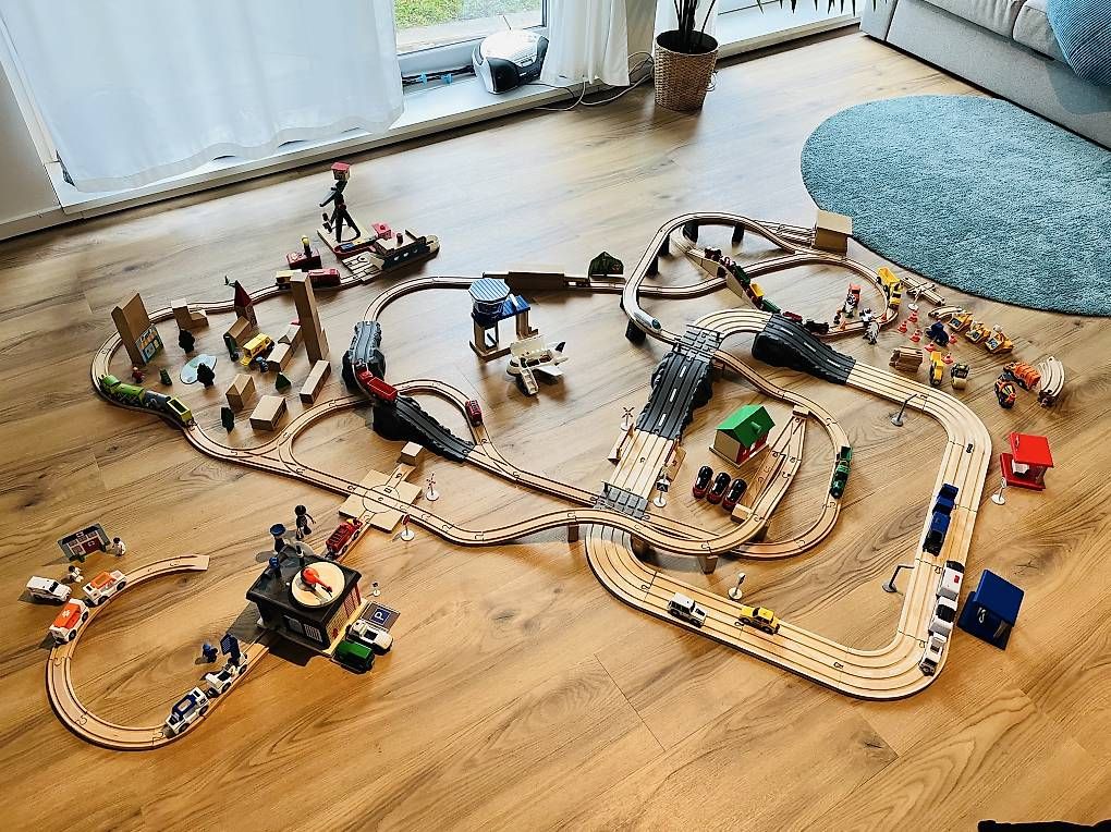 Brio Giocattoli: RIESIGE BRIO Eisenbahn Sammlung  über 200 Teile – Usato da Wallisellen venduto da carolynbeck