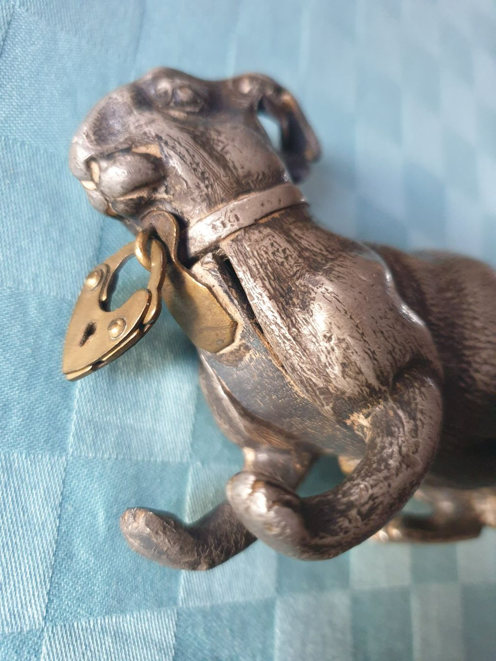 Tirelires: Antike Trick-Spardose Hase Guss Messing-Schloss um 1900 – D'occasion à Mörschwil par spirspi 3