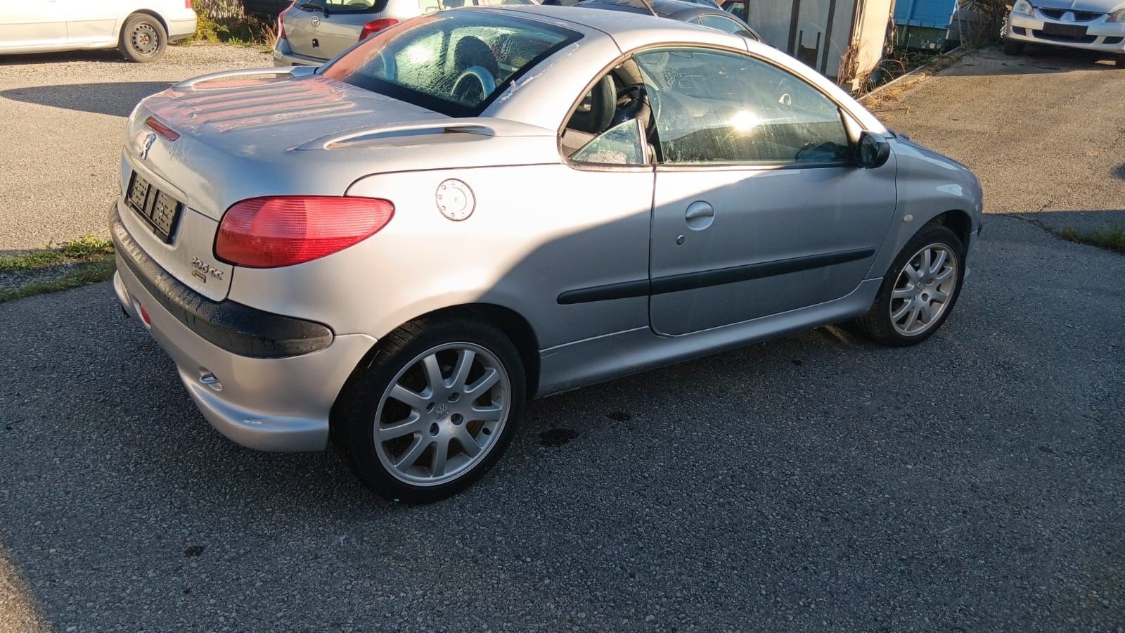 Peugeot Automobili: PEUGEOT 206 2.0 Cabrio – Usato da Rebstein venduto da TonyRasta-Autohandel 1