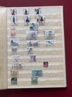 Briefmarkenalbum mit ca. 320 ausländischen Briefmarken