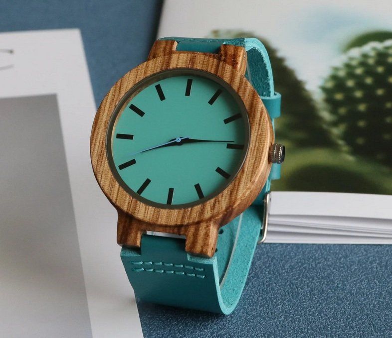 Uhren: Türkiser Quarz Uhr Holz und Leder – Neu und originalverpackt aus Lausanne von WATCH-WORLD
