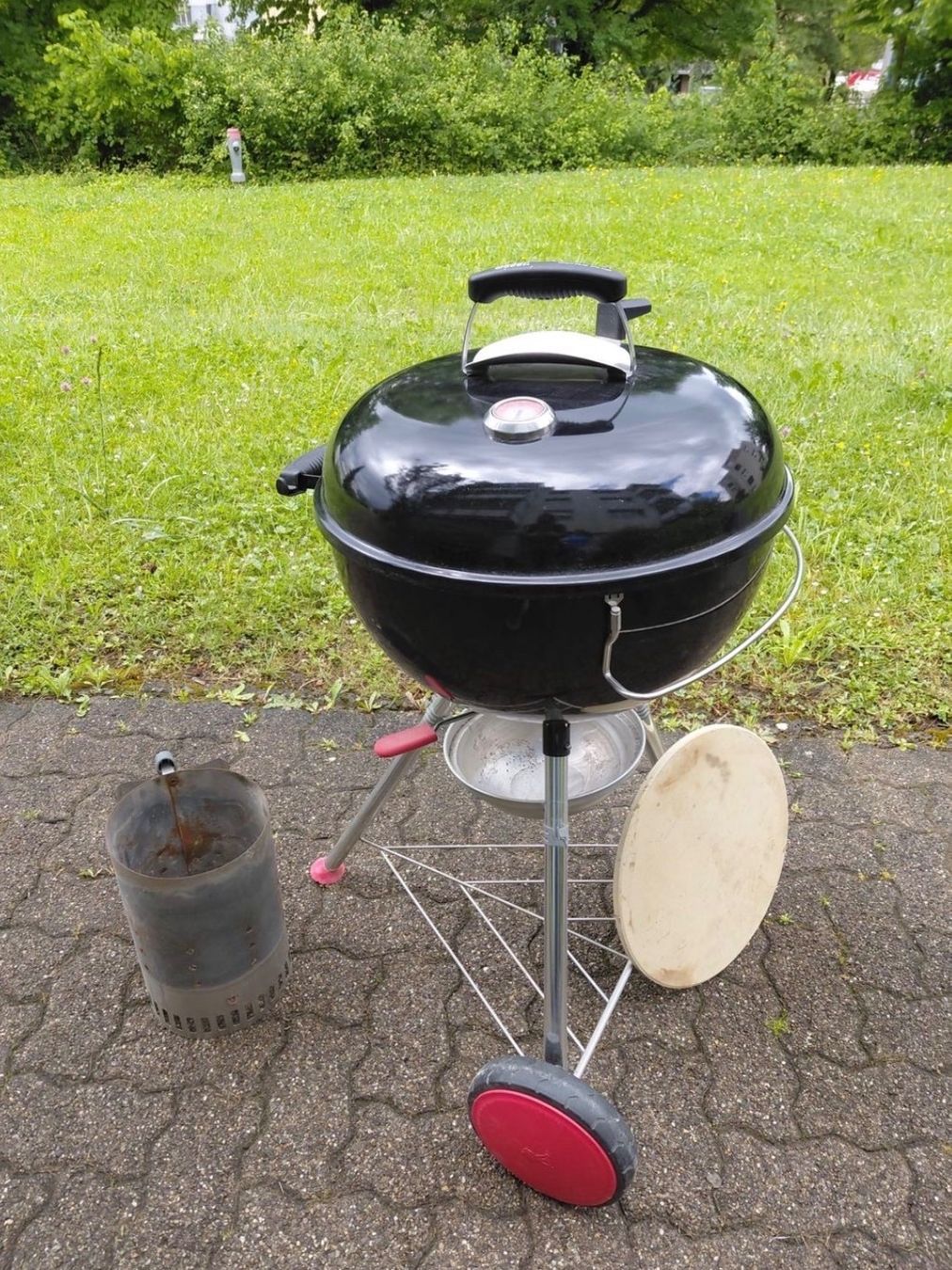 Weber Griglie: Weber Holzkohlegrill rund (57cm) – Usato da Stäfa venduto da Phphch