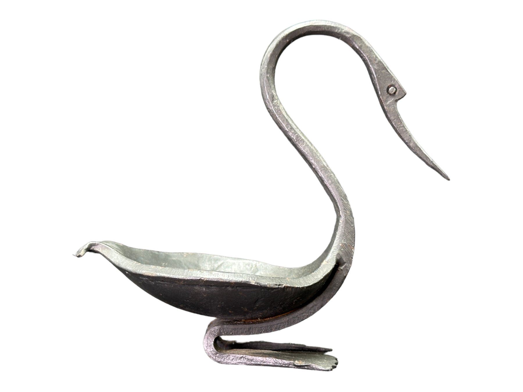 Piatti di portata: Superbe vide poche cendrier cygne en fer forgé – Usato da Morges venduto da deco.vintage 7