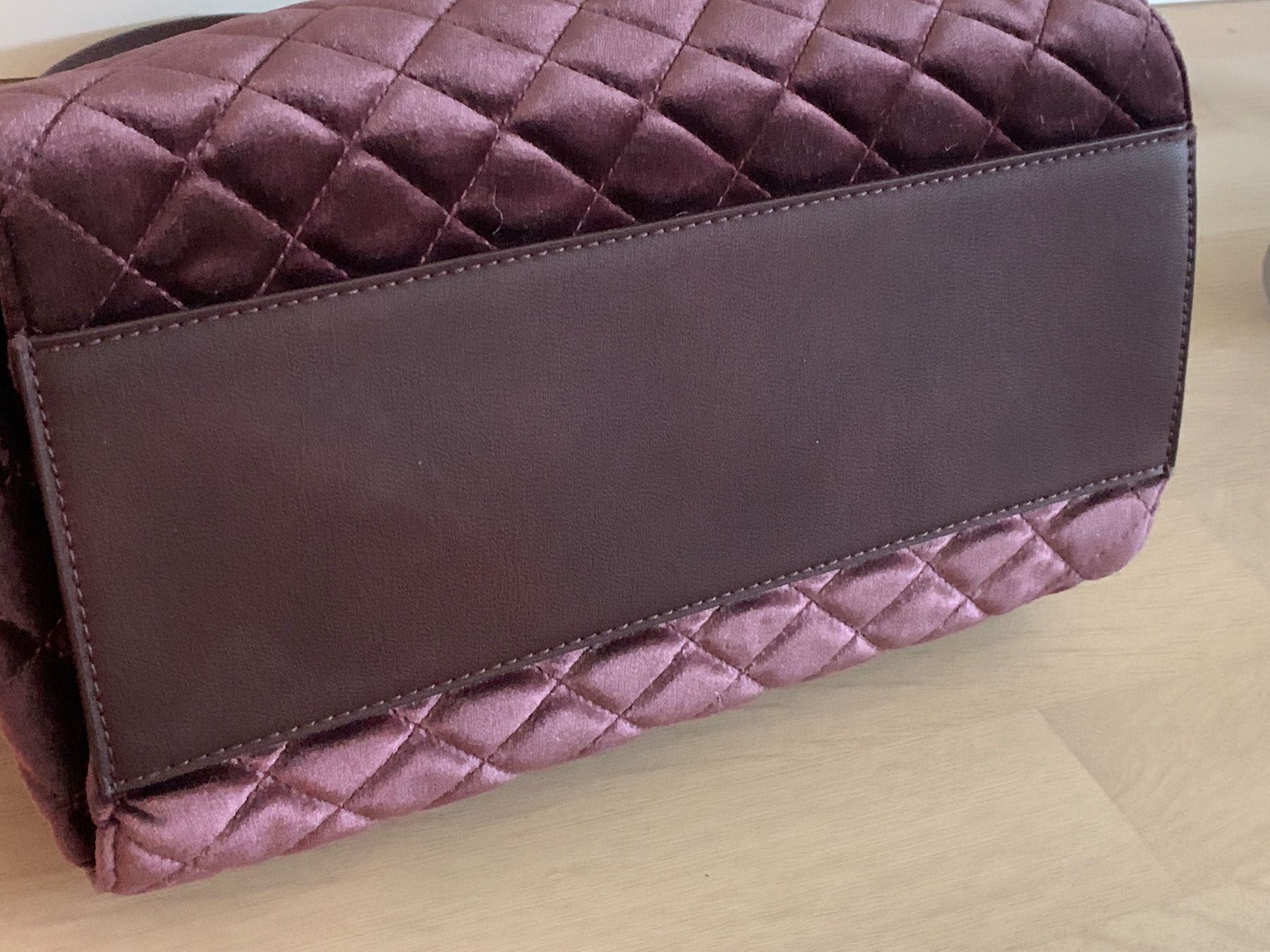 Taschen für Damen: Alessia Massimo Tasche Samt - purple - gesteppt - TOP – Gebraucht aus Dübendorf von san_tt6m 2