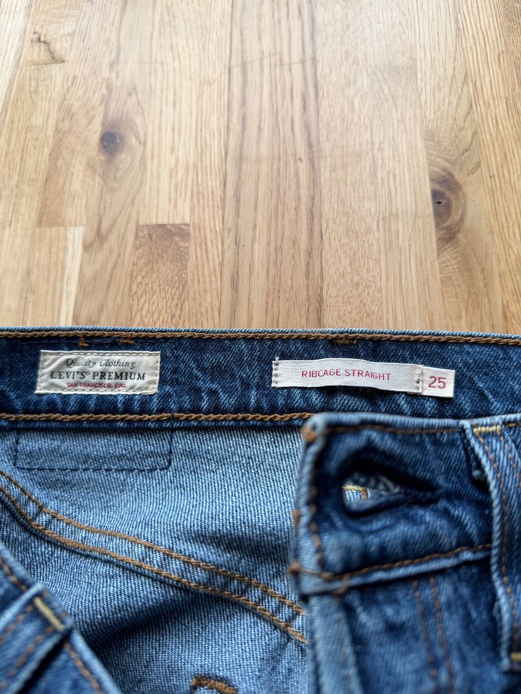 Levi's Jeans: Levis Ribcage Straight 25/32 – Usato da Dübendorf venduto da gas_2wcn