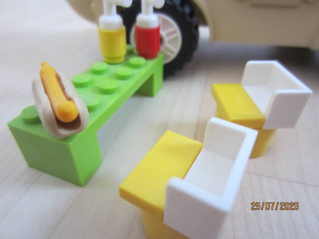 Lego Giocattoli: Hot Dog Stand- Lego Friends – Usato da Embrach venduto da Vza 1