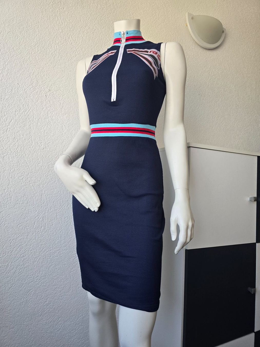 Robes: Robe taille S – Neuf (Voir description) à Les Verrières par kitel79 4