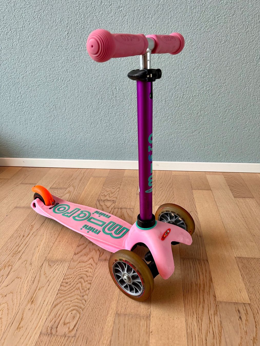 Micro Kickboard: Micro Mini Scooter (pink) – Usato da Winterthur venduto da MiWalse 1
