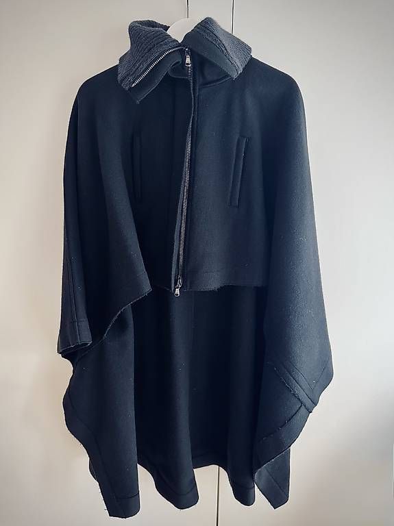 Autres vêtements femmes: Isabel Benenato Cape Poncho – D'occasion à Schlieren par schiggiZH