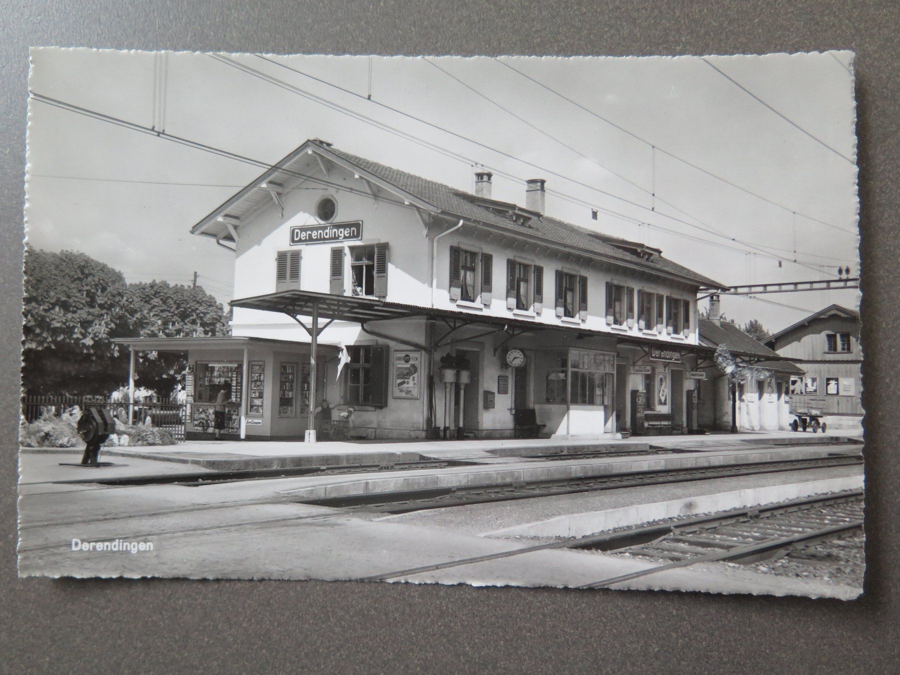 Cartes postales: DERENDINGEN - BAHNHOF MIT KIOSK – D'occasion à Wittenbach par lipasal