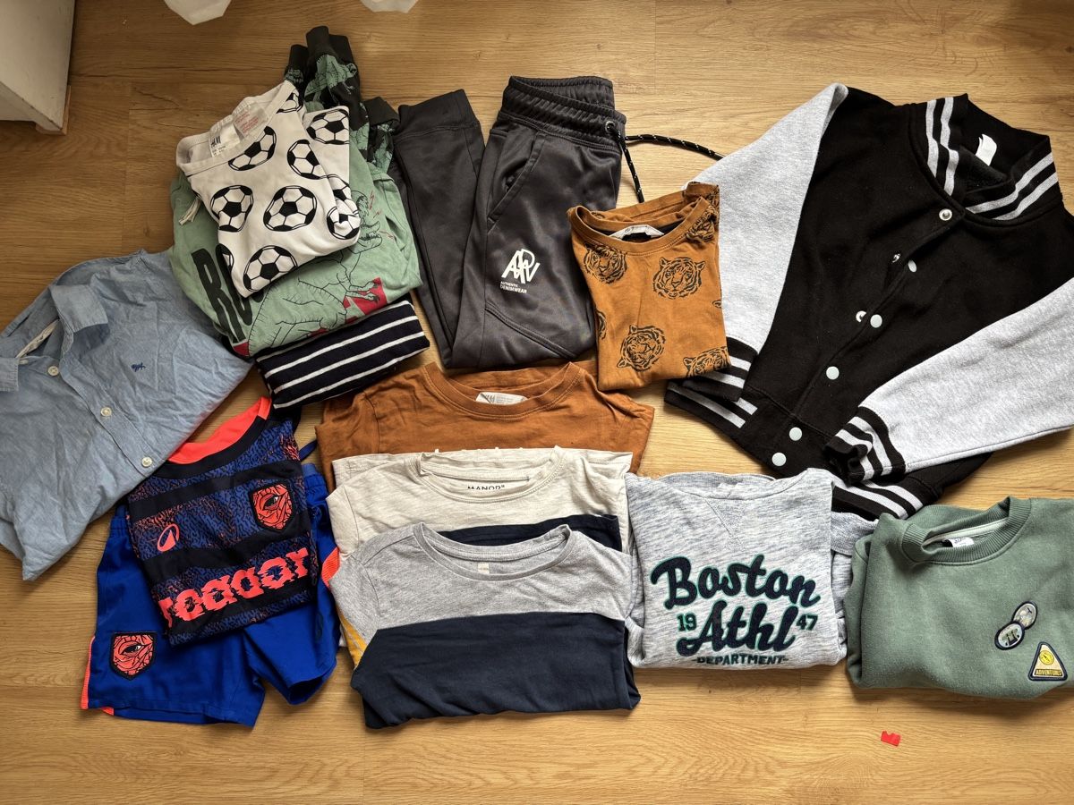 H&M Lotti & Set di vestiti: Kleiderpaket 110/116 – Usato da Lohn SH venduto da Microzoff