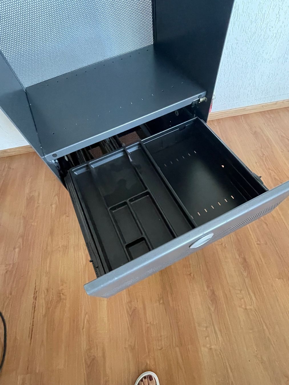 Banconi: Rollcontainer Metall dunkelgrau mit Schubladen gebraucht – Usato da Lanzenneunforn venduto da dan_v6l7 4