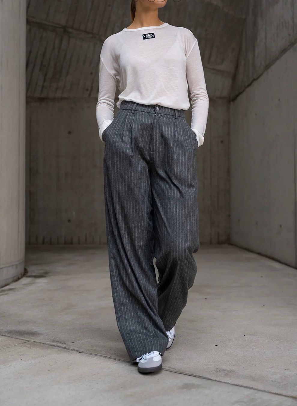 Pantaloni: Vival.Studio Hose Mabel grau mit Nadelstreifen Grösse M – Nuovo (secondo la descrizione) da Luzern venduto da maarteii 1