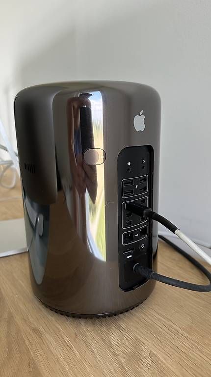 Apple PC: Apple Mac Pro 6,1 Trashcan D700 + 27" Thunderbolt Display – Usato da Fällanden venduto da Geroni84 2