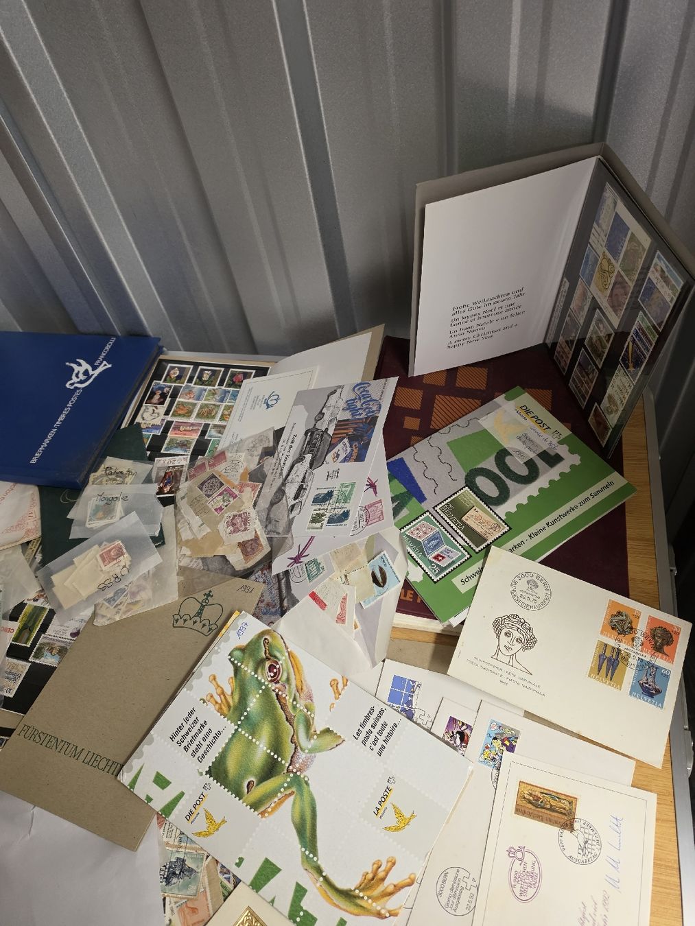 Tutti i francobolli: Enorme lot de timbre a controler – Usato da Val-d'Illiez venduto da AntiqueG 9