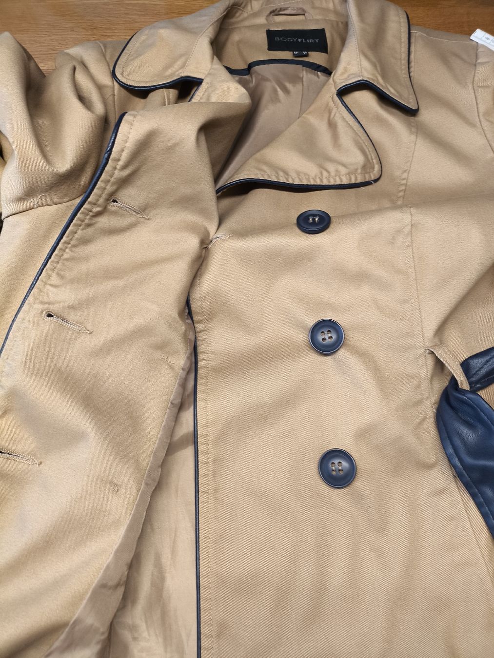 Cappotti: Trenchcoat Gr.46 – Usato da Burgdorf venduto da Ropajesi 8