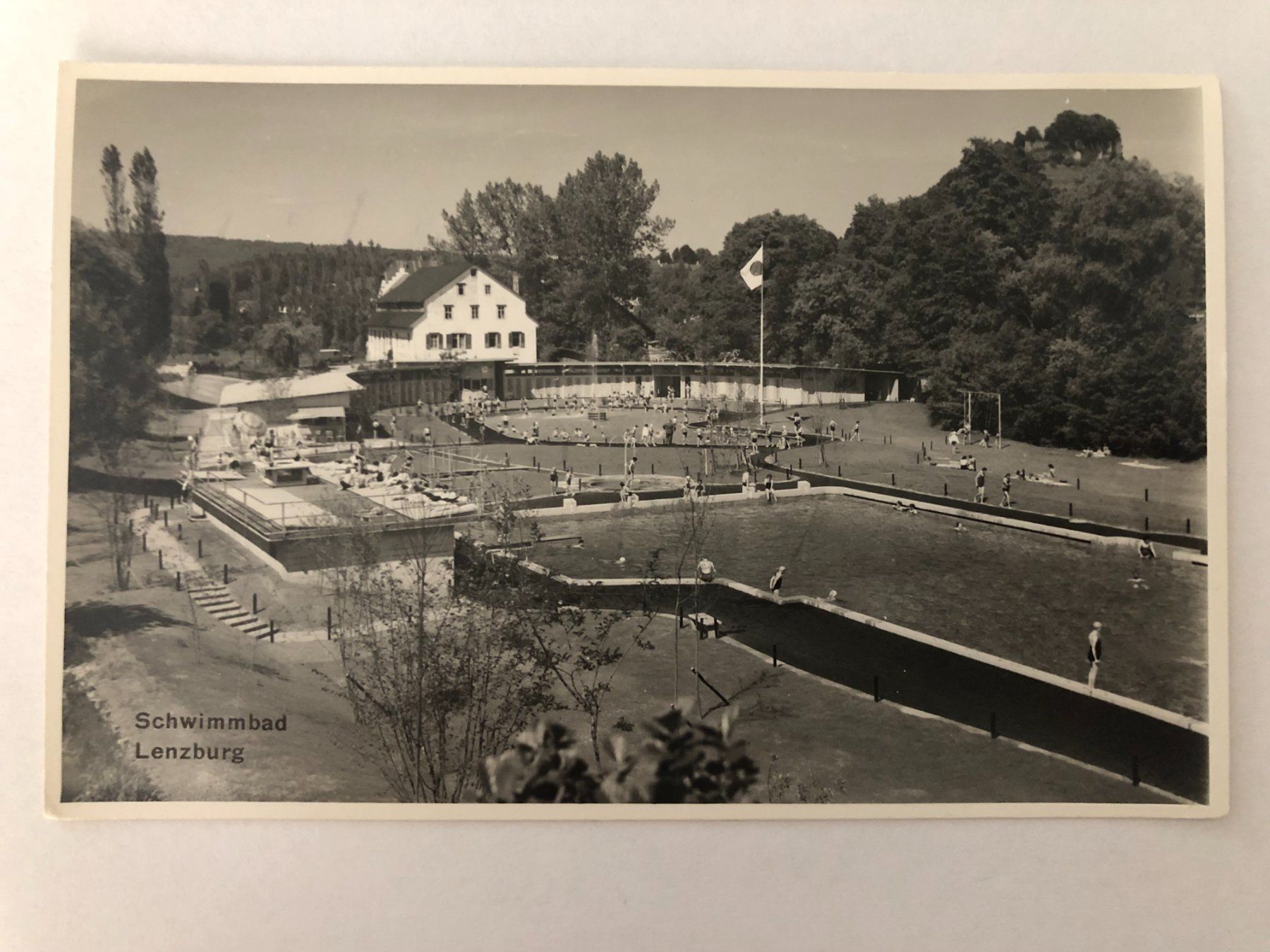 Cartoline postali: Schwimmbad Lenzburg – Usato da Pfäffikon ZH venduto da Waltoversand