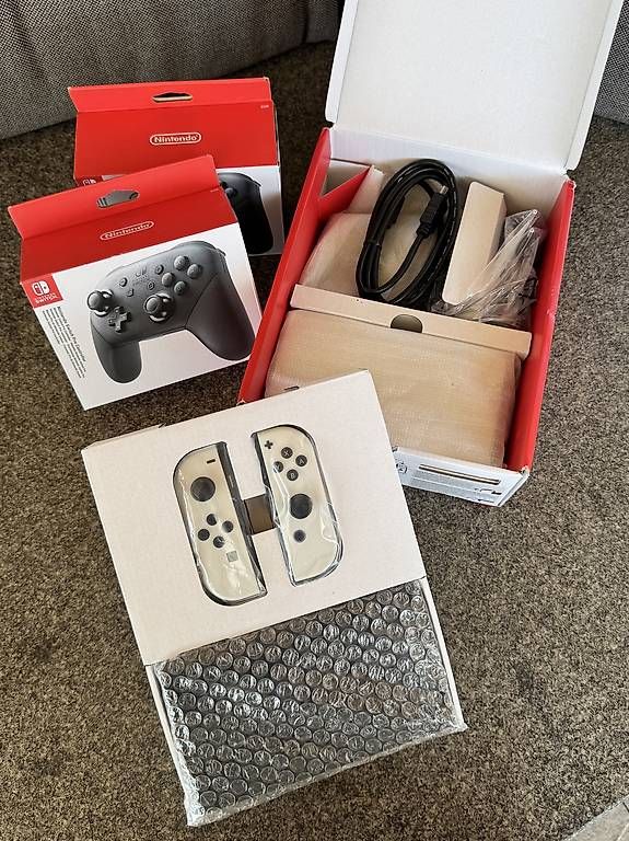 Konsolen: Nintendo Switch OLED inkl. 2 Pro Controller, OVP – Gebraucht aus Rechthalten von Remo_Ba 2
