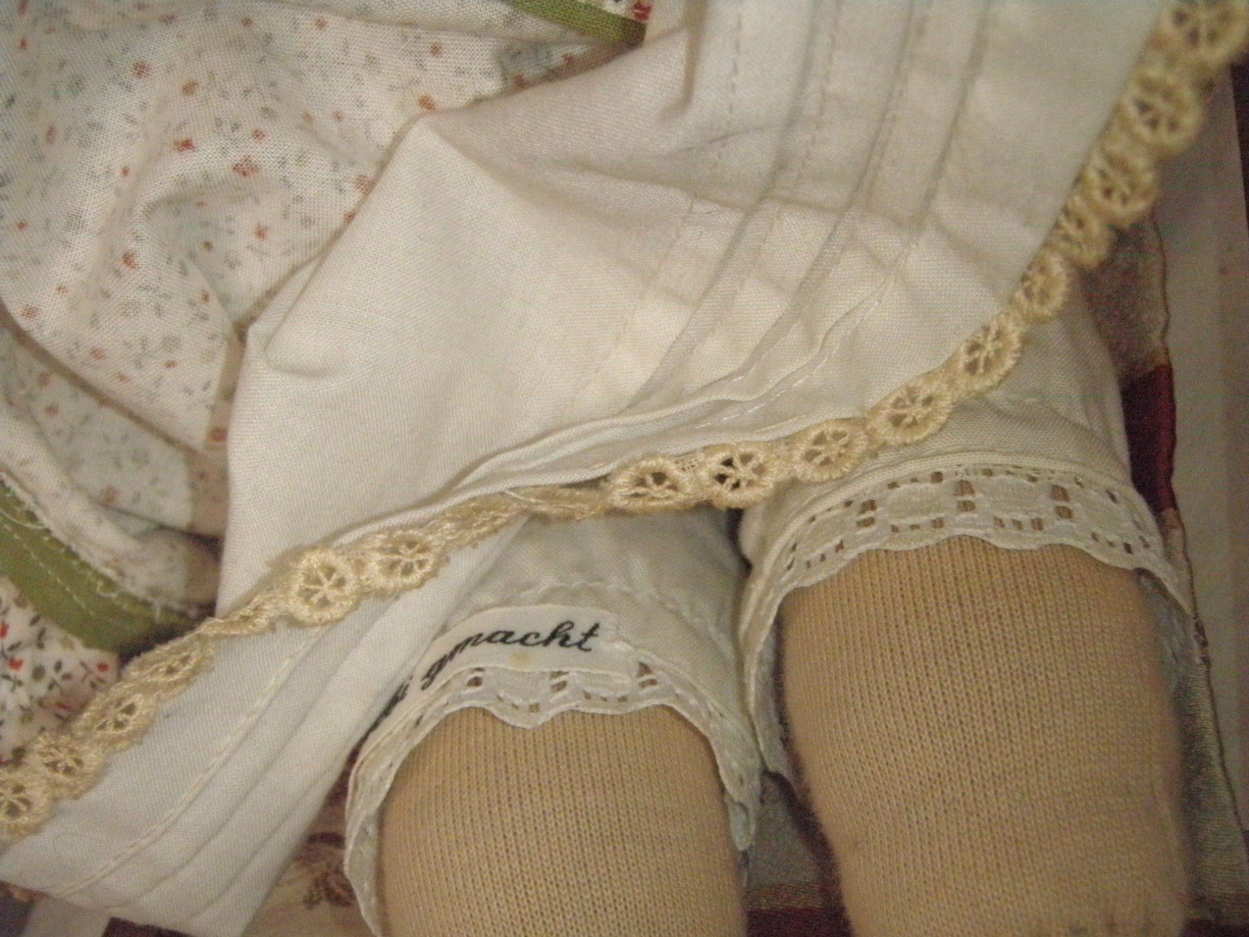 Puppen: Porzellanpuppe mit Teddybärli – Gebraucht aus Rohrbach von chri2009 4