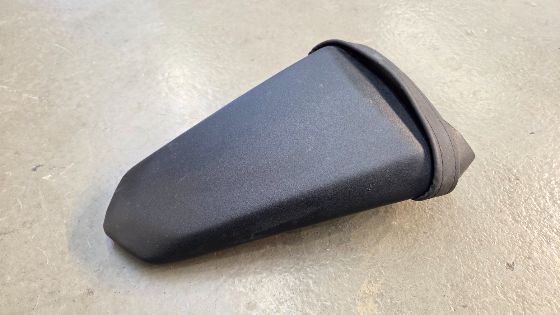 Yamaha Alle Motorradersatzteile: Yamaha YZF-R1 ABS 2015 Soziussitz / Sitz 2CR – Gebraucht aus Tägerschen von Moto-Welt-Parts 1