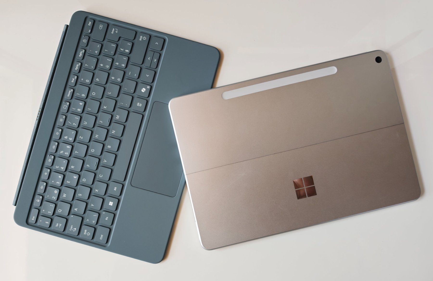 Microsoft Tablet PC: Microsoft Surface Pro - Copilot+ PC - 12" - 256 Go, 16 Go – Usato da Neyruz FR venduto da PaDu_4 4