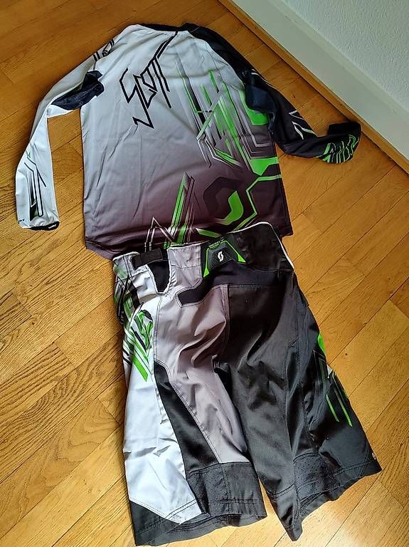 Scott Leibchen & Hosen: Scott Downhill MTB Kombo – Gebraucht aus Chur von silla 1