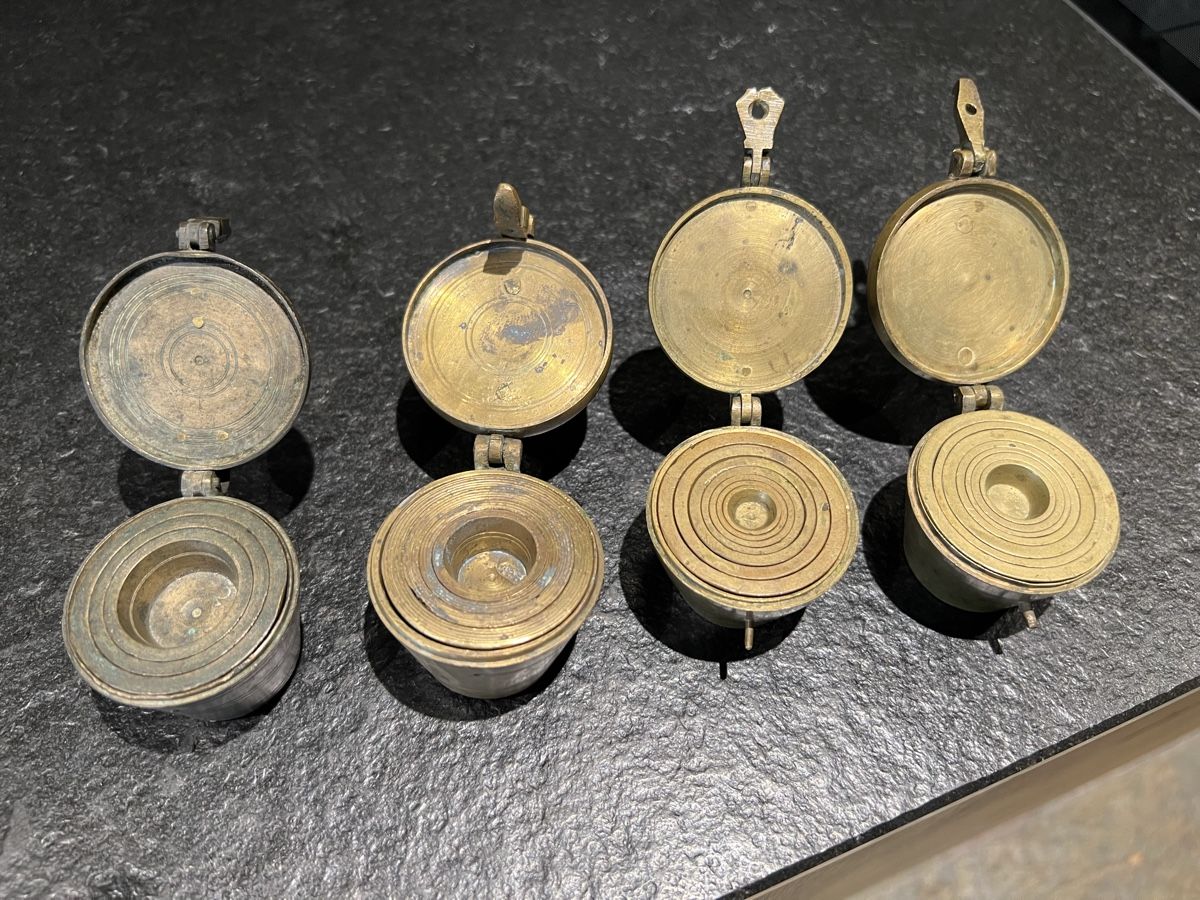 Bilance e pesi: 4 Stück Bechergewicht Apothekergewicht Einsatzgewicht – Usato da Theilingen venduto da ovi123 2