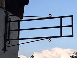 Geschäftsschild Wandhalterung Schmiedeeisen-Look