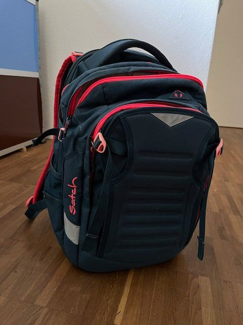 Satch Zaini: Satch Schulrucksack dunkelblau/pink – Usato da Gipf-Oberfrick venduto da Tintenfisch72