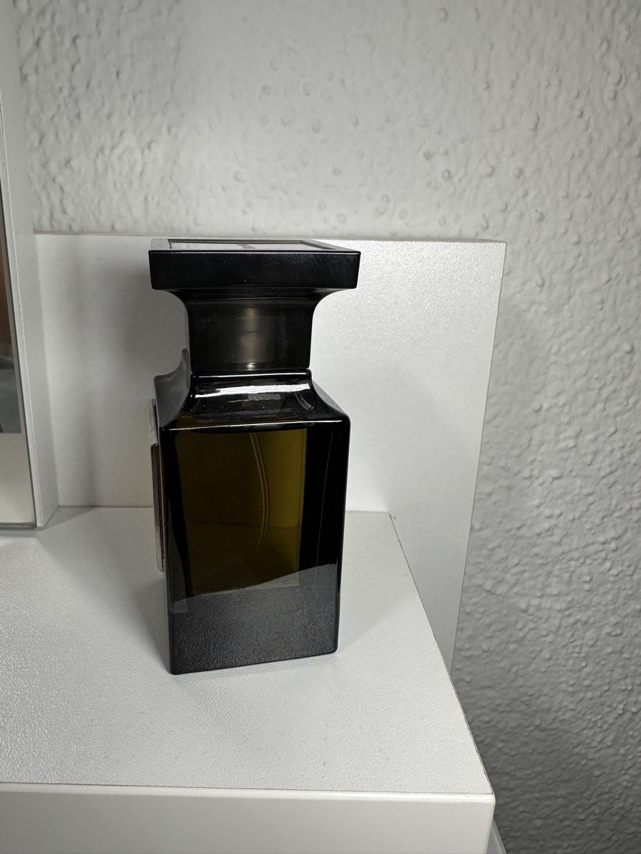 Tom Ford Profumi & Eau de Toilette: Tom Ford Oud Wood Intense Eau de Parfum 50 ml – Nuovo (secondo la descrizione) da Oberurnen venduto da nes_8xqt 2