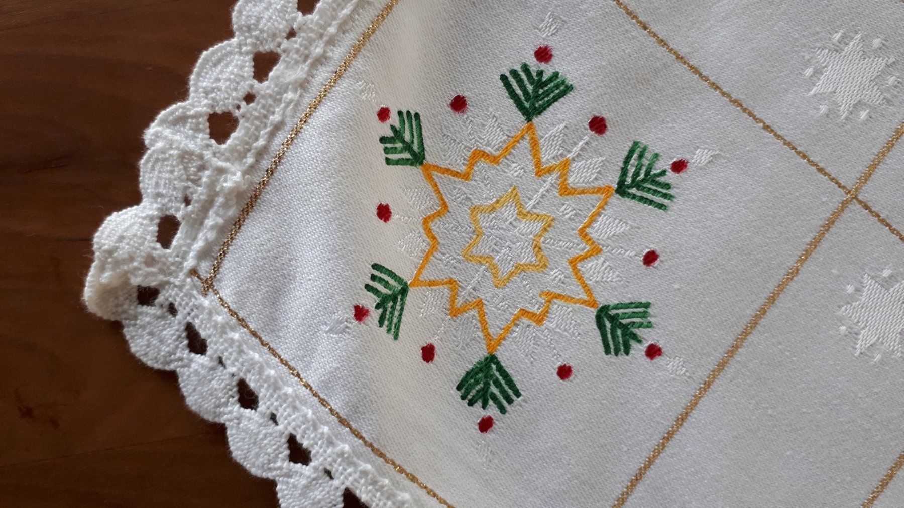 Couvertures: Weihnachts-Tischdecke mit Häkelspitze – Neuf (Voir description) à Mühlethal par prackendorf 4