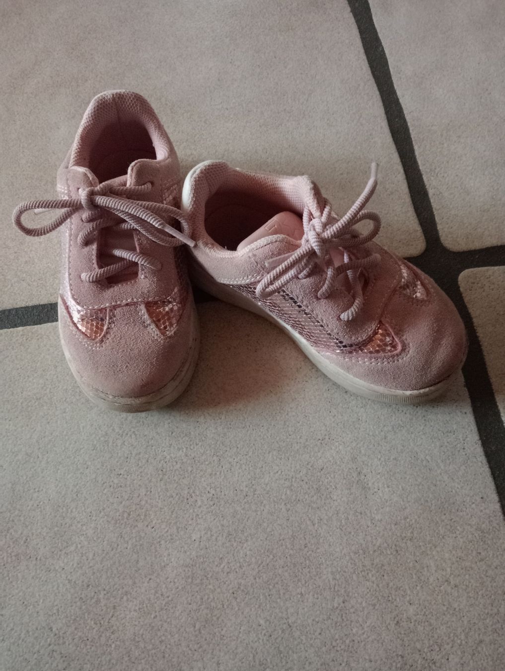 Chaussures garçon: Kinder Schuhe Grösse 21 – D'occasion à Bilten par ale_8cyx