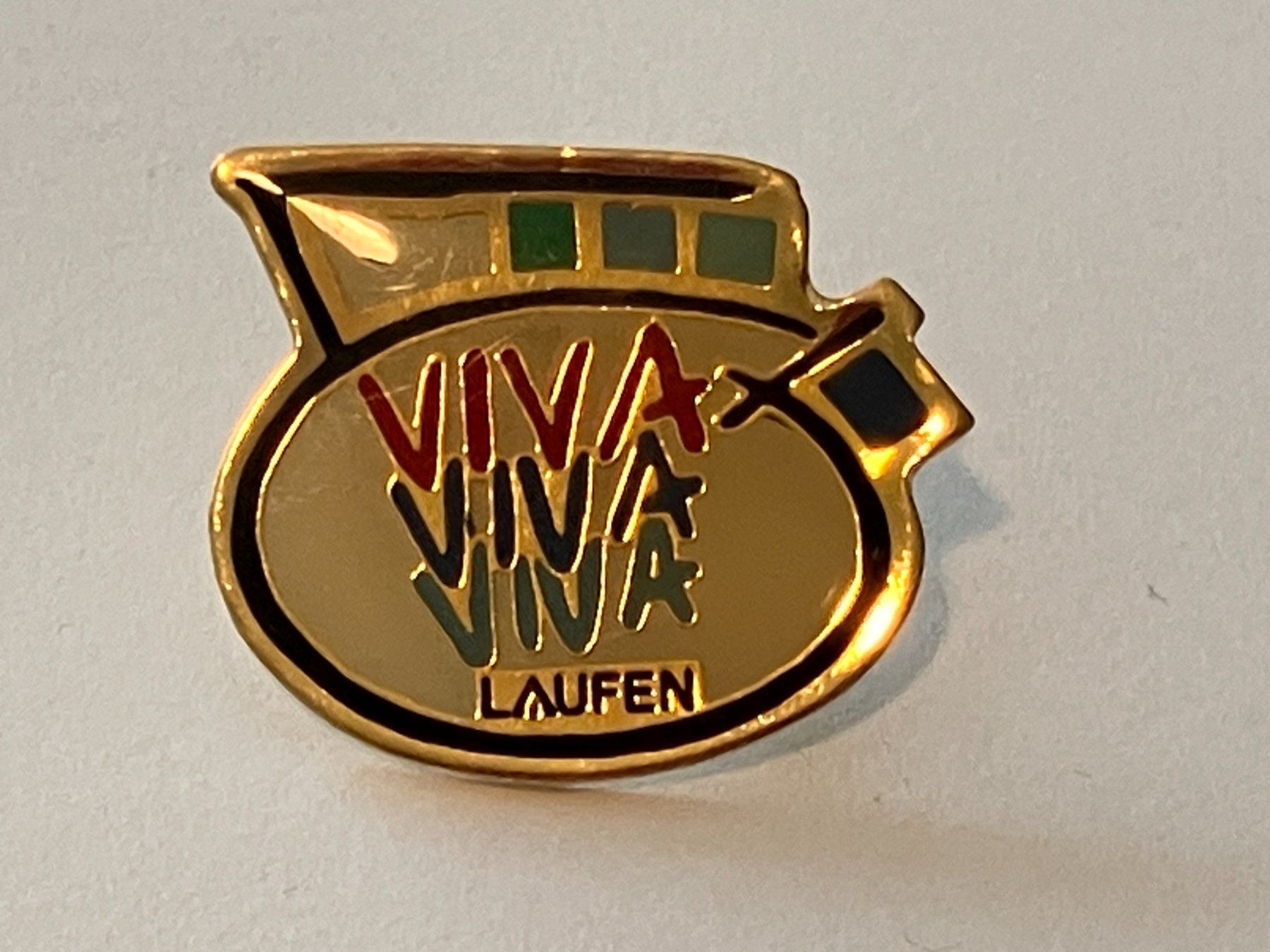 Placchette & Badge: 1 Pin Viva Laufen – Usato da Basel venduto da djwwpp