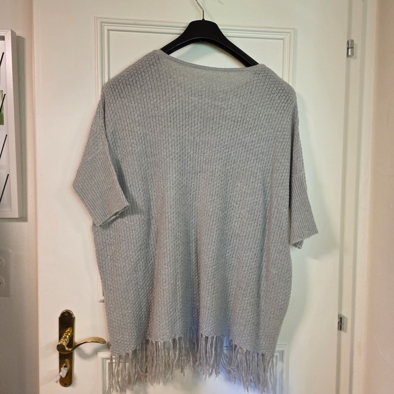 Sonstige Damenmode: Strick-Bluse  mit Fransen, Einheitsgrösse, Grau XL Oversize – Gebraucht aus Wald ZH von CapLux 5