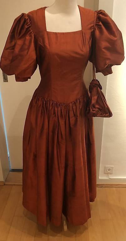 Vestiti: Ballkleid rostfarbig Rohseide – Usato da Zürich venduto da Cds10 2