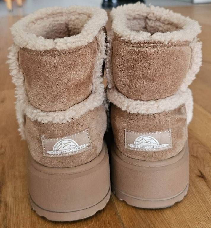 Bershka Scarpe da donna: Chaussure fourrure Bershka 37 – Usato da Martigny venduto da Neposedy 1