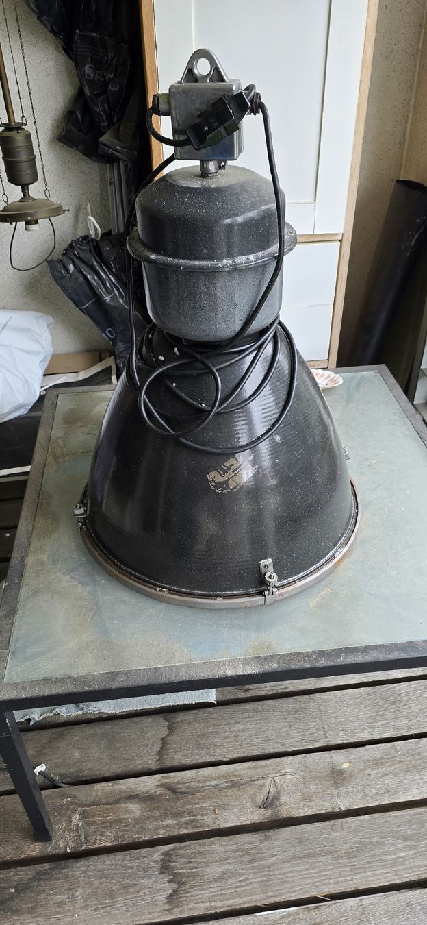 Kronleuchter & Deckenlampen: Industrielampe Deckenlampe Typ 25 400 220V – Gebraucht aus Basel von Jcva