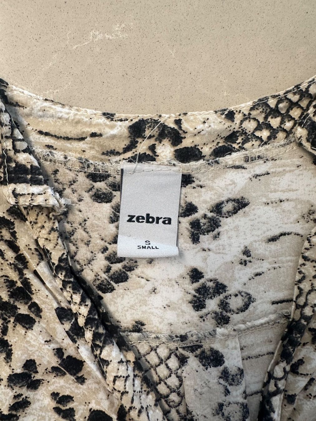 Zebra Camicette: Zebra Bluse Snake Print Beige Schwarz Gr. S – Usato da Weggis venduto da _GMA9 1