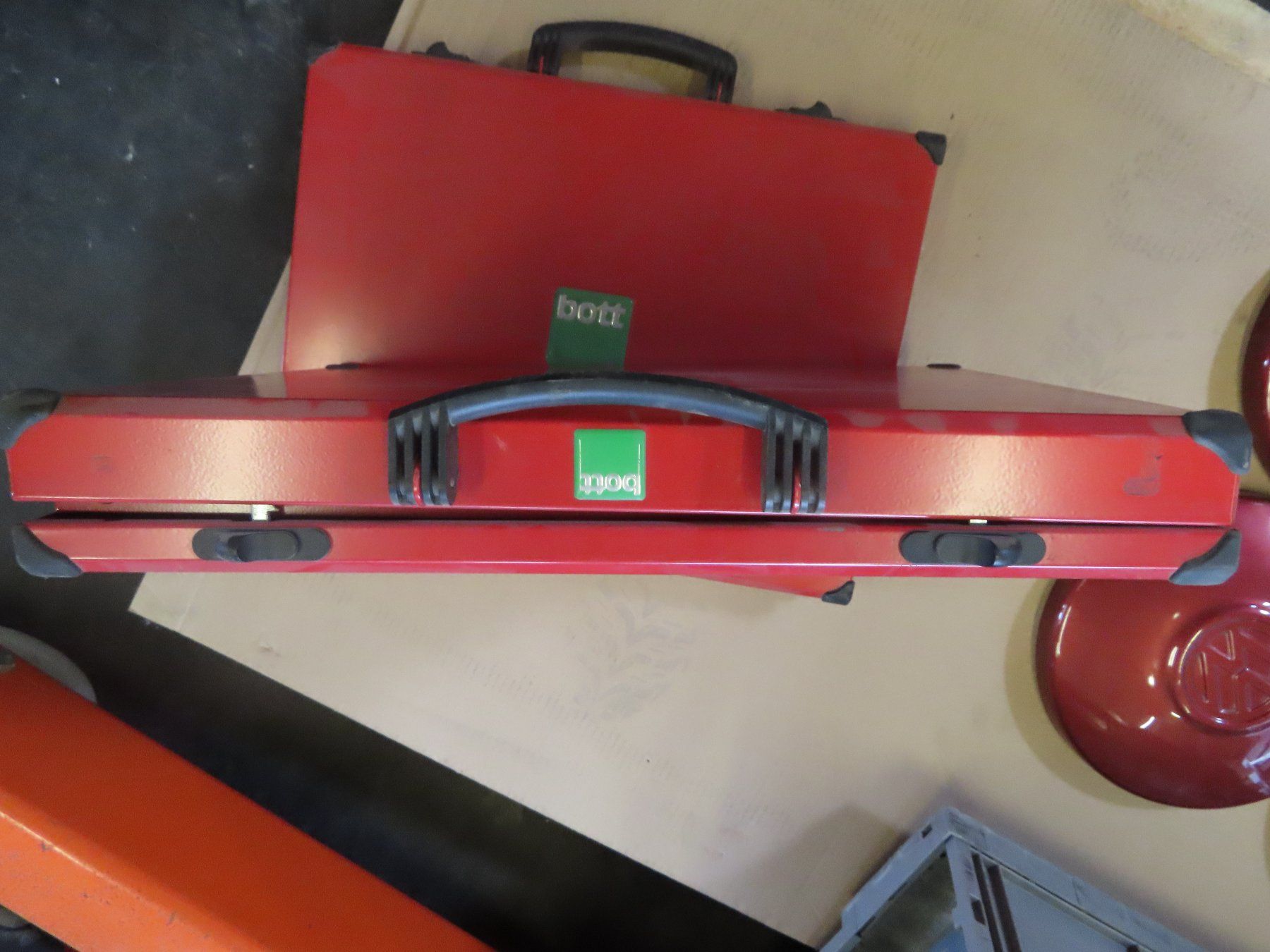 Reisekoffer: 2 Koffer Bott rot – Gebraucht aus Alpnach-Dorf von Hess-Automobile 2