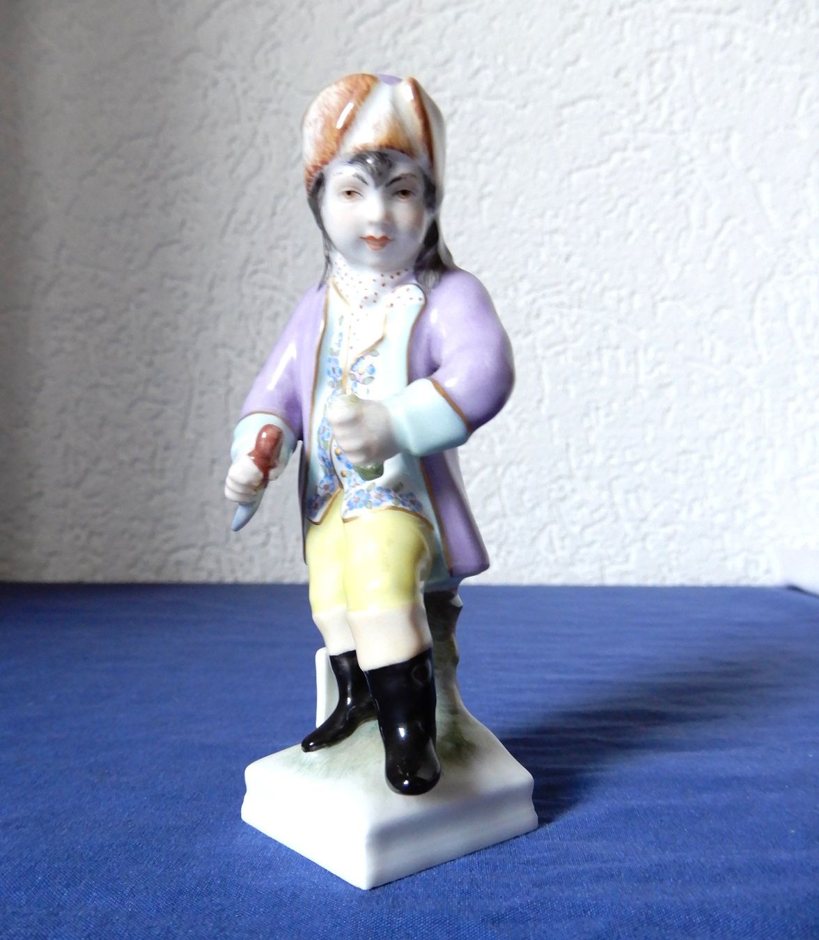 KPM Figuren: KPM Berlin Monatsfigur "Widder" von Fried.Elias Meyer – Defekt aus Senèdes von tintinette43 1